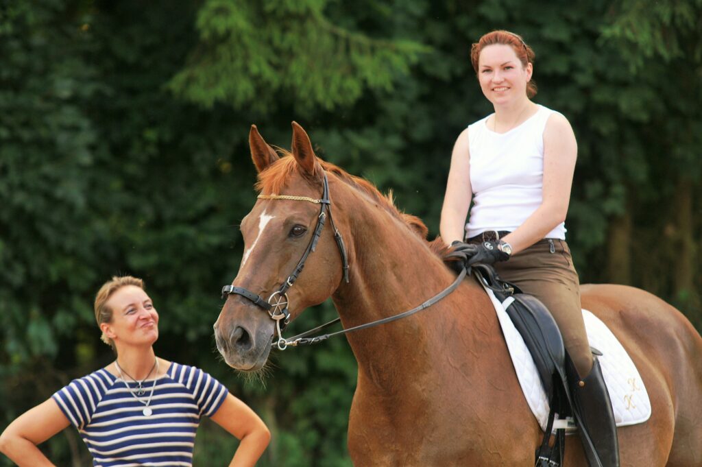 Wie kommt eine S*** - Dressurreiterin zum gebisslosen Reiten? - Karolin